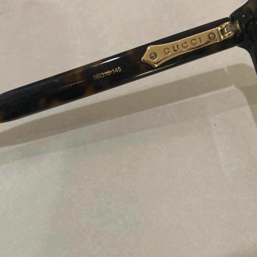 Gucci Men’s Tortoiseshell Rectangle Glasses with Gold Accents - Picture 13 of 16